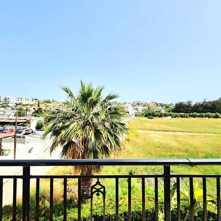 Stunning Views' Apartment With Pool Paphos Esterno foto