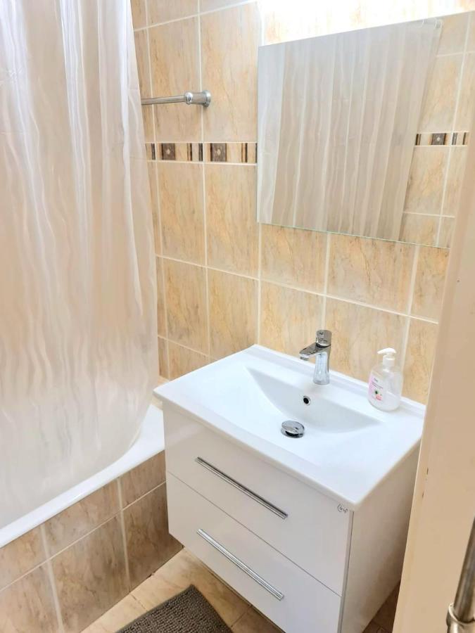 Stunning Views' Apartment With Pool Paphos Esterno foto
