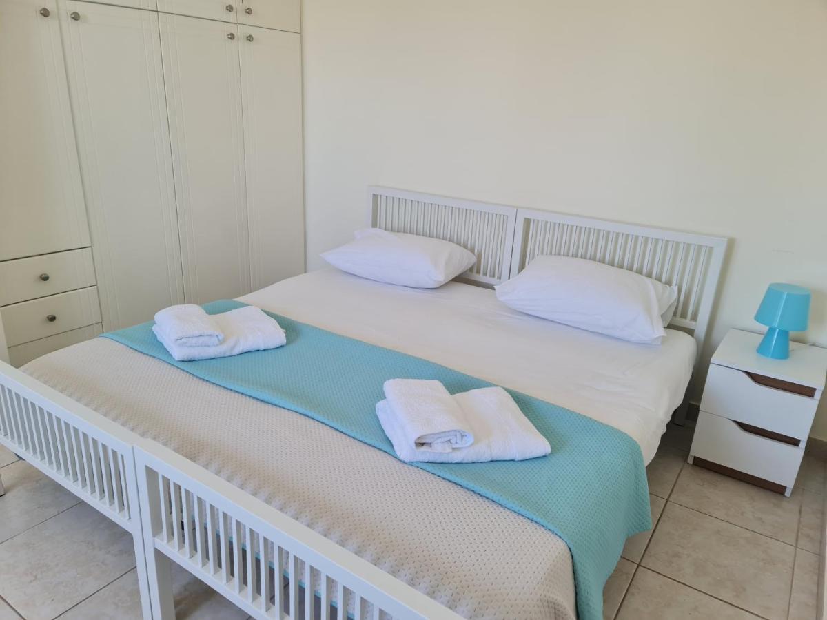 Stunning Views' Apartment With Pool Paphos Esterno foto