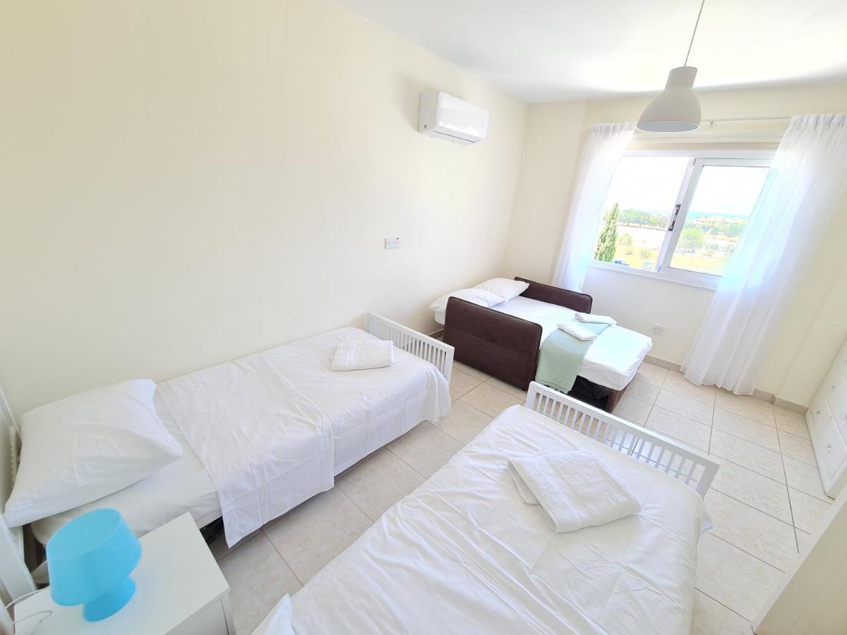 Stunning Views' Apartment With Pool Paphos Esterno foto