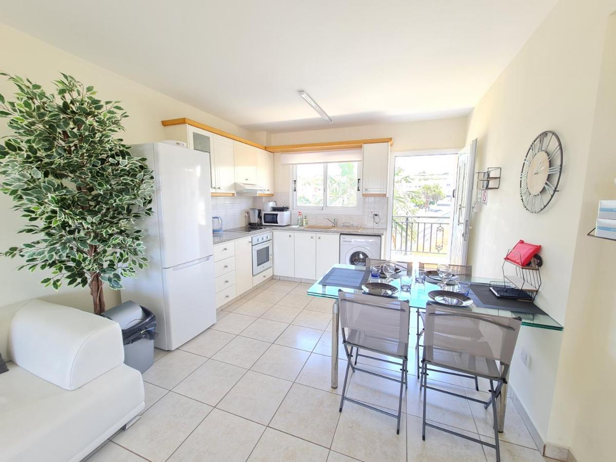 Stunning Views' Apartment With Pool Paphos Esterno foto